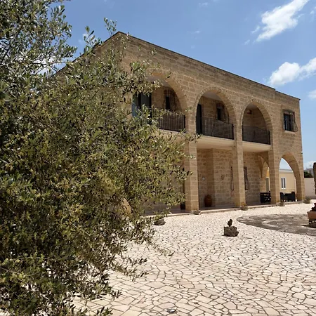 Arneide לינה וארוחת בוקר 4*