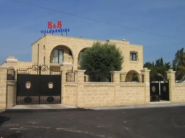 Arneide Oda ve Kahvaltı 4*